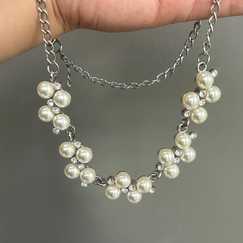 Elegant Pearl and Silver Necklace